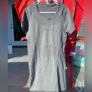 Lululemon shirt size 4/6